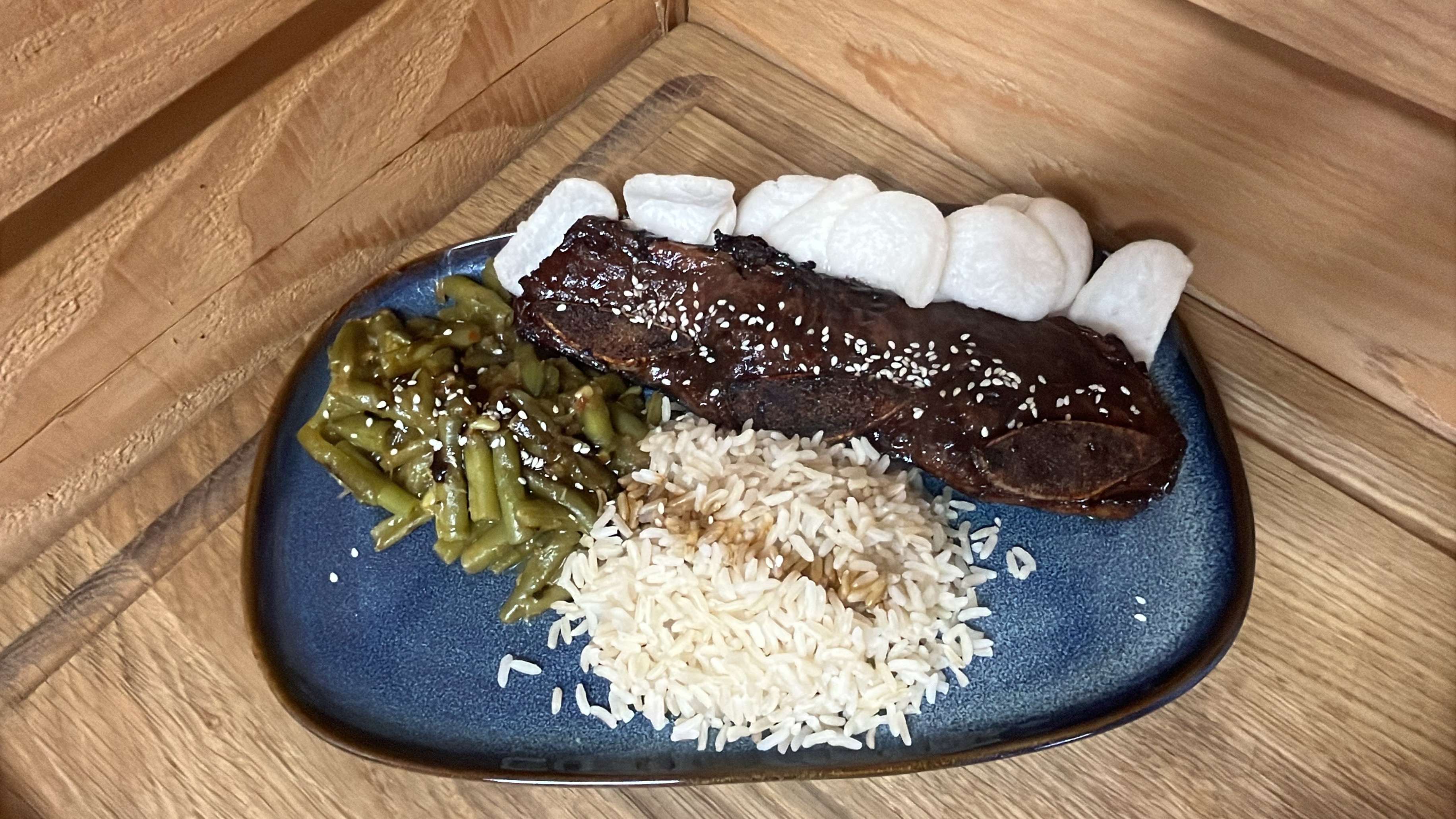 Asado de Tira Banderita Tierno met rijst en Sajoer boontjes